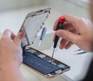 В проблему с замедлением iPhone впервые вмешалось правительство