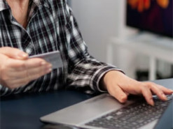 Клієнти Ощадбанку поскаржились на інтернет-шахраїв— деталі