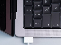 Владельцы новых MacBook Pro жалуются на треск и проблемы со звуком