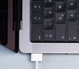 Владельцы новых MacBook Pro жалуются на треск и проблемы со звуком