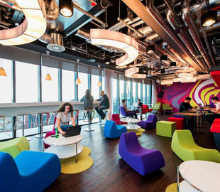 Співробітники Google зазвичай працюють більше восьми годин на день