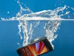 Что делать, если ваш смартфон упал в воду