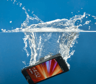 Что делать, если ваш смартфон упал в воду