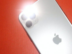Як на iPhone ліхтариком сигналізувати про події