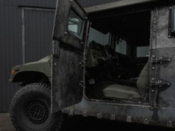 В Україні почали виробляти бронекапсули для HMMWV