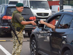 Ще одній категорії українців дозволили виїзд за кордон: які умови