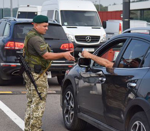 Ще одній категорії українців дозволили виїзд за кордон: які умови