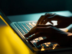 На понад 450 тис. грн ошукали аферисти п’ятьох українців: у поліції розповіли подробиці шахрайства