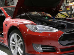 Автоконцерны потеряют $100 млрд в 2021 году из-за нехватки полупроводников