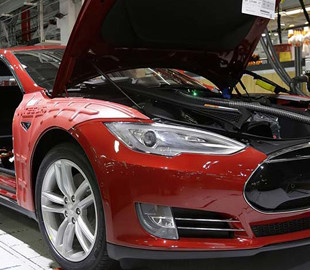 Автоконцерны потеряют $100 млрд в 2021 году из-за нехватки полупроводников