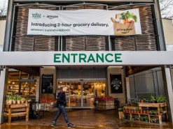 Шаг за шагом Amazon становится ближе к Whole Foods 