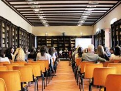 Студенты прославились на весь мир, выполняя смешное задание профессора