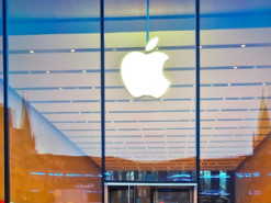 Apple разрабатывает iPhone со складным экраном