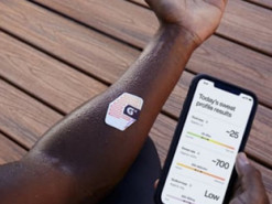 Создан умный пластырь, позволяющий измерить уровень жидкости в организме