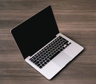 Apple готовит MacBook с дисплеем нового поколения