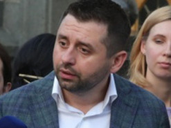 В Україні введуть QR-код, що замінить військовий квиток - Арахамія