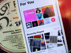 Apple обвиняют в продаже пиратской музыки