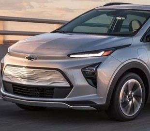 GM планирует потеснить Tesla на рынке электромобилей США