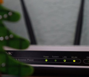 Експерти назвали дві новорічні прикраси, які впливають на роботу Wi-Fi-роутера