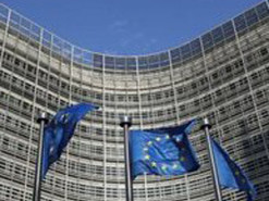 Єврокомісія призупинила науково-дослідну співпрацю з Росією