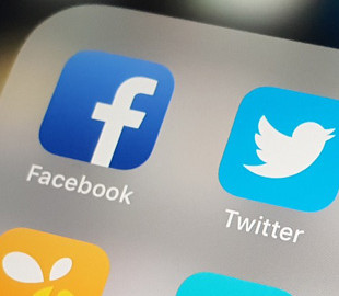 Facebook и Twitter удалили аккаунты сторонников президента Бразилии Болсонару