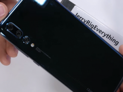 Смартфон Huawei P20 Pro лучше не сгибать