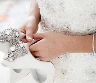 Невеста из США попала в неловкое положения из-за платья, заказанного в интернете