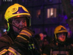 У Києві вночі горів кіоск по ремонту телефонів