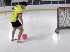 Видео с "самым странным спортом в мире" стало вирусным в интернете