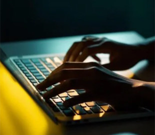 Інтернет-аферисти видурили у двох українців 398 тисяч гривень