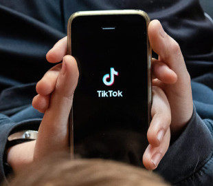 TikTok заблокував акаунти російського виробника шахедів за вербування молоді