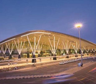 В індійському аеропорту роботи зі штучним інтелектом допомагатимуть пасажирам