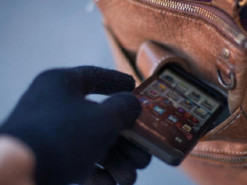 На Сумщине пожилой мужчина украл чужой телефон