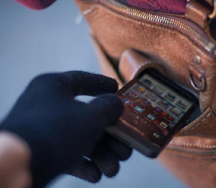 На Сумщине пожилой мужчина украл чужой телефон