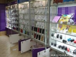 Воры вынесли из магазина сотовой связи телефонов на полмиллиона гривен