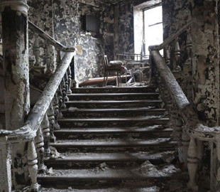 Андрій Бєдняков показав відео зруйнованого окупантами Маріуполя: "Рідного міста вже нема"