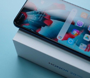 Опубликовано живое фото смартфона Honor 20 Pro