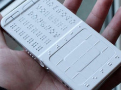 Створено перший у світі смартфон для сліпих із клавіатурою Брайля