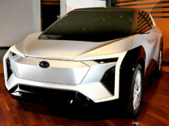 Фото и подробности первого электромобиля Subaru