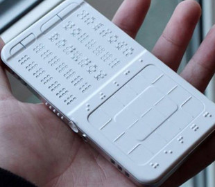 Створено перший у світі смартфон для сліпих із клавіатурою Брайля