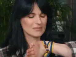 Маша Єфросиніна показала особливий подарунок від чоловіка, вручений перед прощанням на кордоні