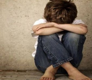 Жінка розбещувала сина та розповсюджувала порноконтент