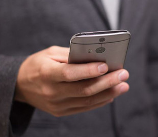 Эксперты объяснили, почему не стоит покупать компактные смартфоны