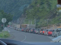 Росіяни масово рвуться до країни, яку ще не так давно бомбили і окупували