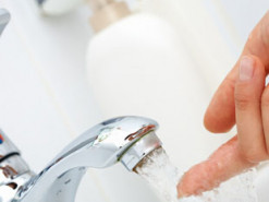 Столичні комунальники будуть нараховувати за гарячу воду всім, навіть у кого нуль споживання