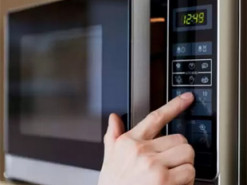 На Запоріжжі рашисти вкрали мікрохвильовку: переплутали її з сейфом