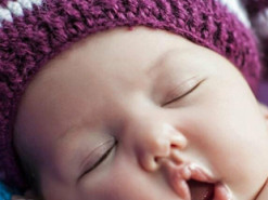 В роддомах Киева начали применять VR-очки при родах