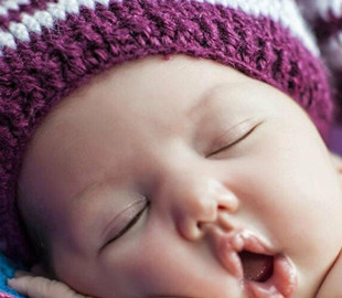 В роддомах Киева начали применять VR-очки при родах