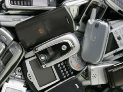 У 2022 році люди викинуть непереробленими 5,3 мільярда телефонів