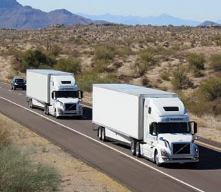 Новый автопилот позволяет управлять двумя грузовиками одновременно